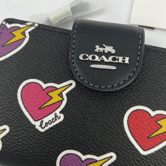 Coach Medium Corner Zip Wallet With Heart Bolt
Print Silver Black Multi - Picture 3 of 15